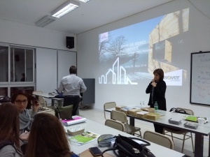 Recibimos la visita de la Arq. Sandra Lambiasse de la empresa ISOVER. Con ella pudimos aprender sobre los diferentes tipos de lanas de vidrio que tenemos disponibles, y poder dar una solución eficiente a cada proyecto. Agradecemos a la FADU-UNL por su int (FADU UNL)